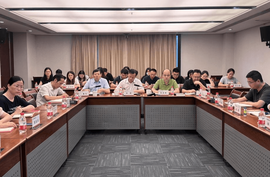 誠(chéng)通國(guó)貿(mào)黨委開(kāi)展主題教育專題學(xué)習(xí)研討會(huì)